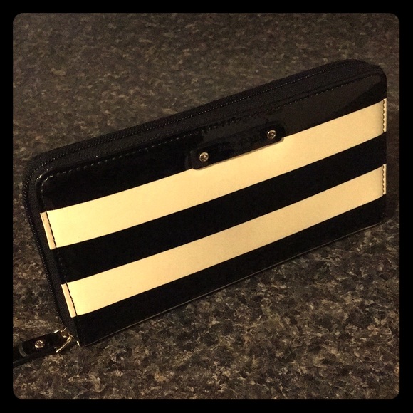 kate spade Handbags - ☀️Kate Spade Penn Valley Neda Wallet *READ!*
